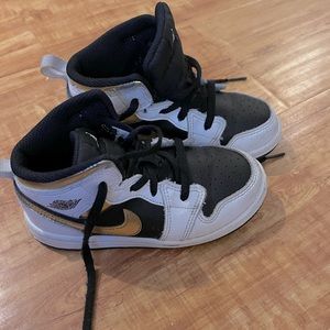 Air Jordan 1 Mid TD 'White Gold'